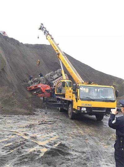 霍山上犹道路救援